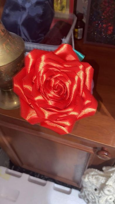 Цветы из атласной ленты на заказ