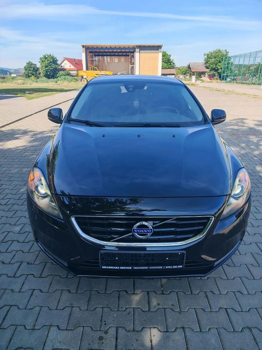 Volvo V40 De vânzare Volvo V40 D4 2013.   Se oferă și un set de cauciucuri iarna
