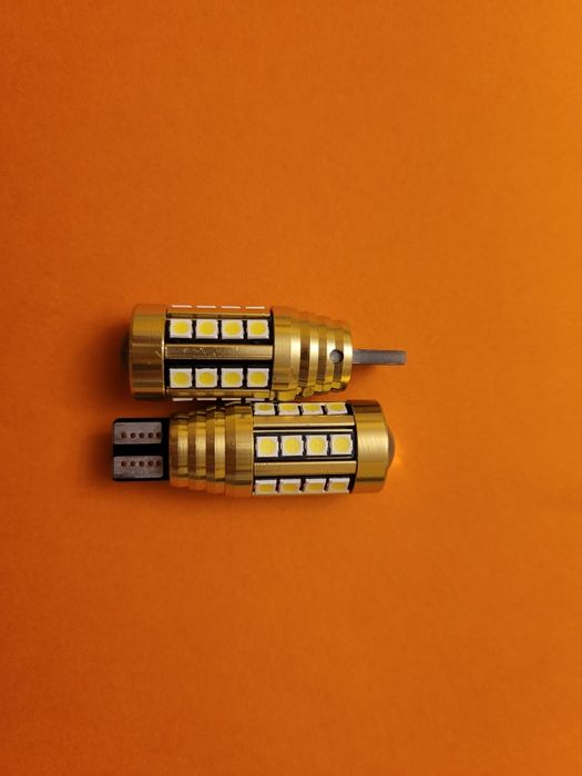 Becuri led W5W cu lupa