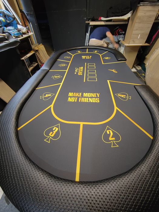 Masa de poker personalizata
