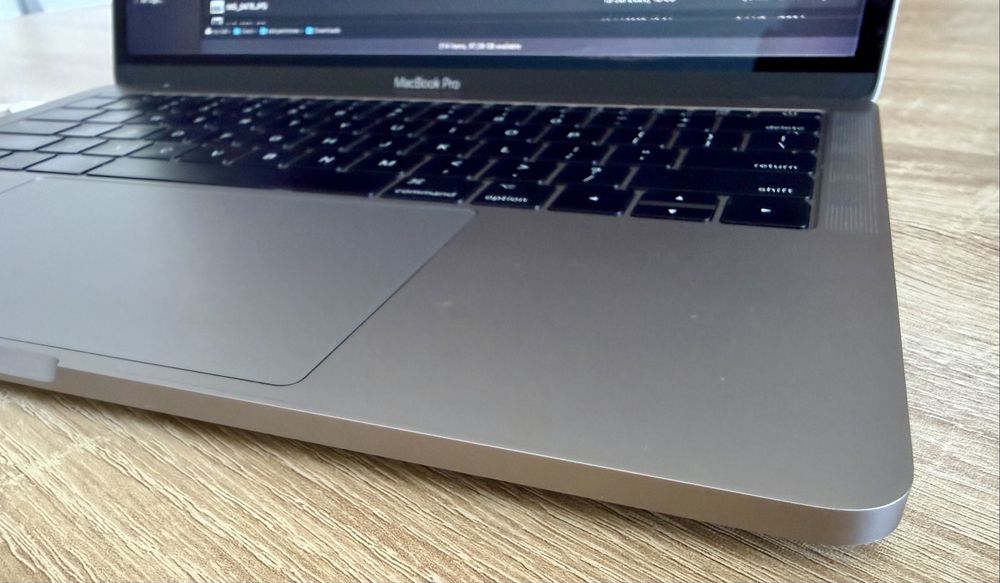 Macbook pro 2016 13 инча перфектен !