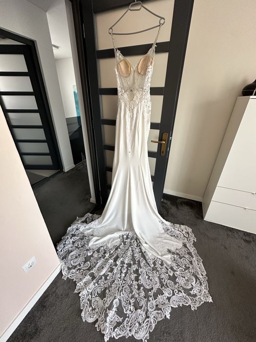 Rochie de mireasa model Lena by Enzoani Blue