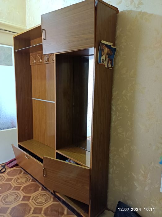 Прихожка для одежды и обуви.