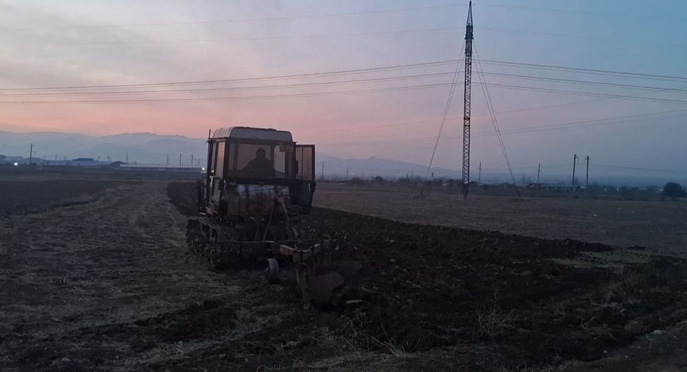 DT 75 dakumentda traktor