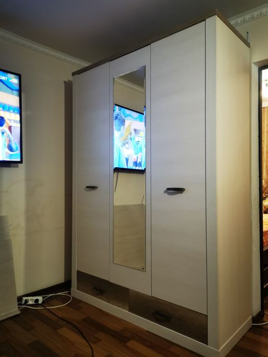 Срочно продаю шкаф