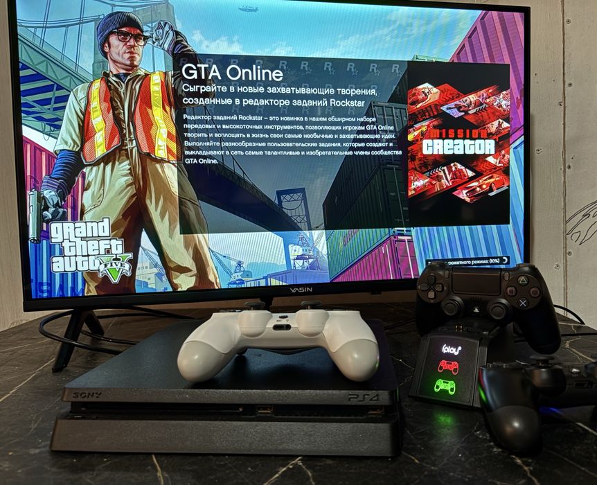 Продам новую  PS4 в отличном состоянии