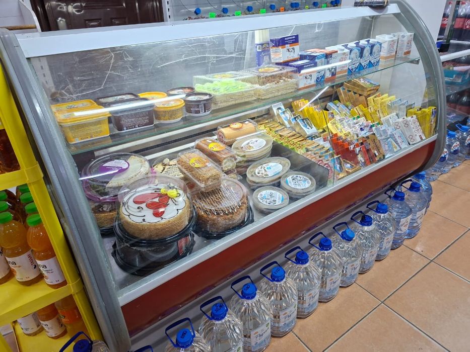 Продам витринный холодильник