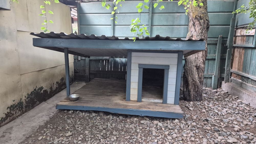 Будка собачья с террасой