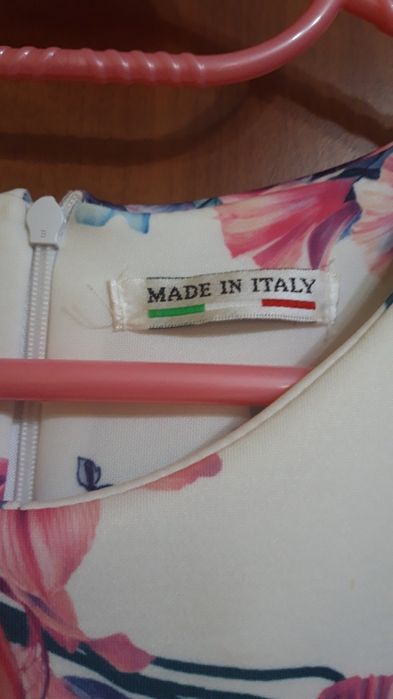 Бяла рокля с коланче