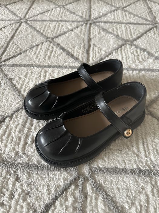 Продам туфельки для девочки