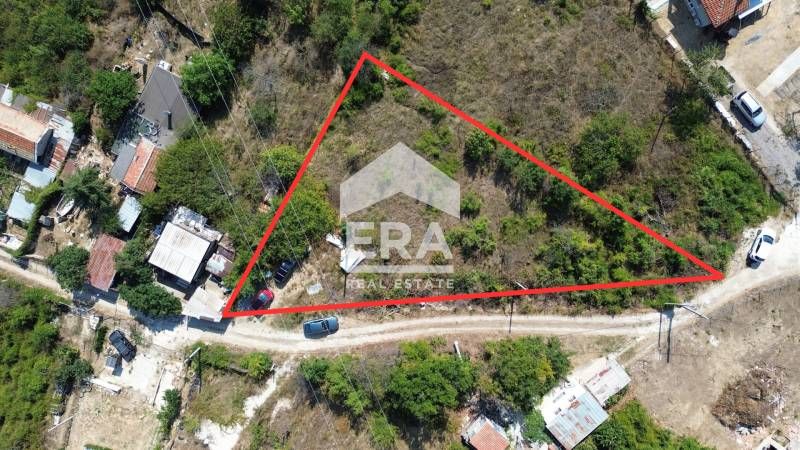 Урегулиран поземлен имот за продажба, с голямо лице на път, в м-т План