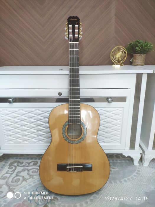 Классическая гитара в идеальном состояний продам