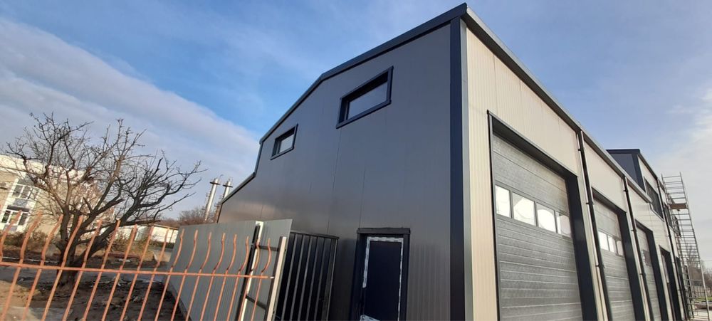 Vand Hala Metalica cu usi completa la gata cu panouri sandwich