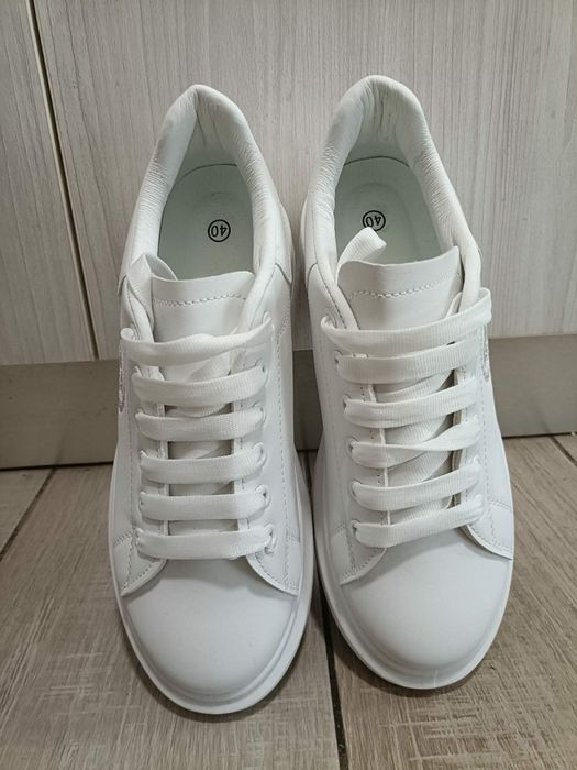 Vând pantofi Versace nou
