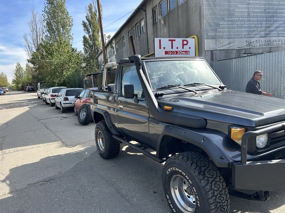 Toyota Land Cruiser HZJ 73