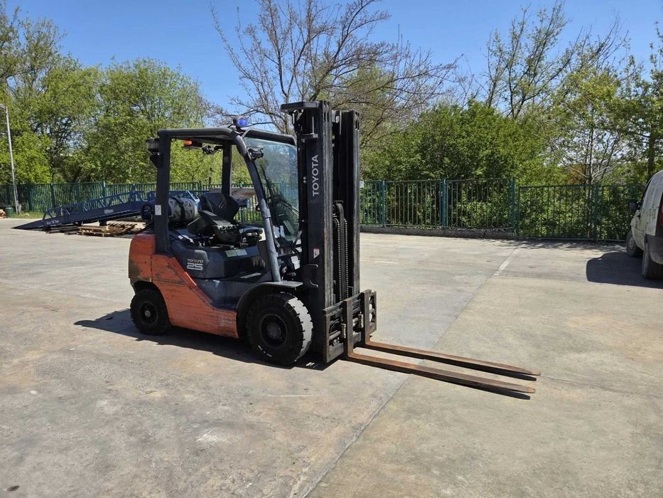 motostivuitor 2.5 tone Toyota Gpl an 2018  Citeste anuntul te rog