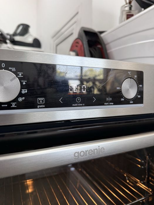 Фурна за вграждане Gorenje.