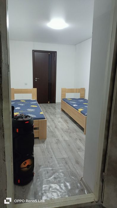 Сдаются номера . Есть 10 комнат  ..