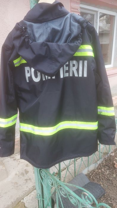 Costum pompieri contra intemperiilor