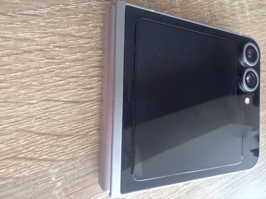 Samsung Z Flip 6