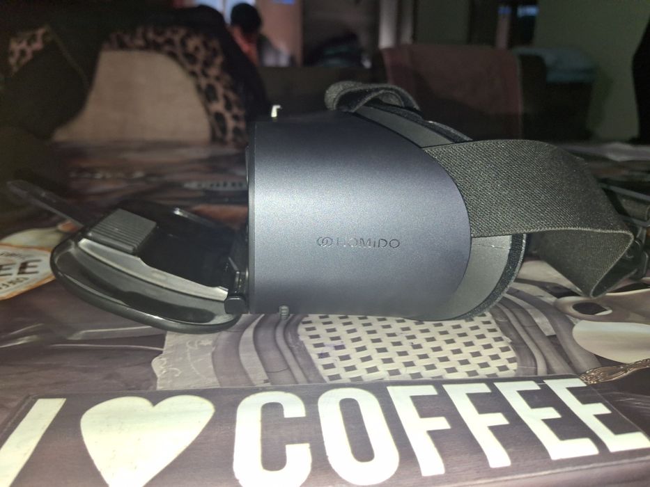 Vr очила в които се слага телефон