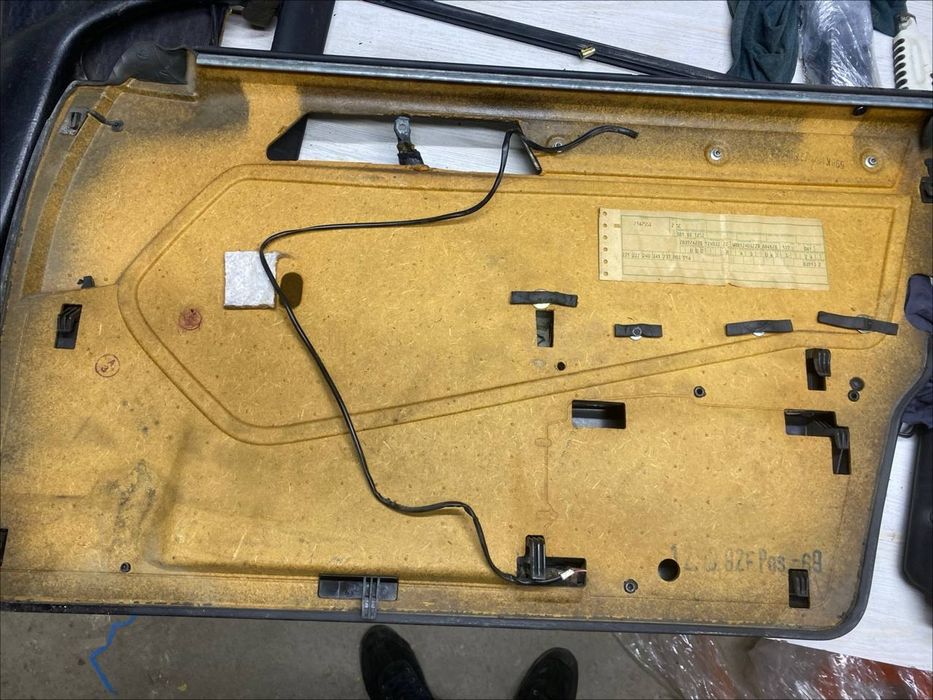 Мерседес W124 Эшик обшивка. Дверные карты Мерседес W124