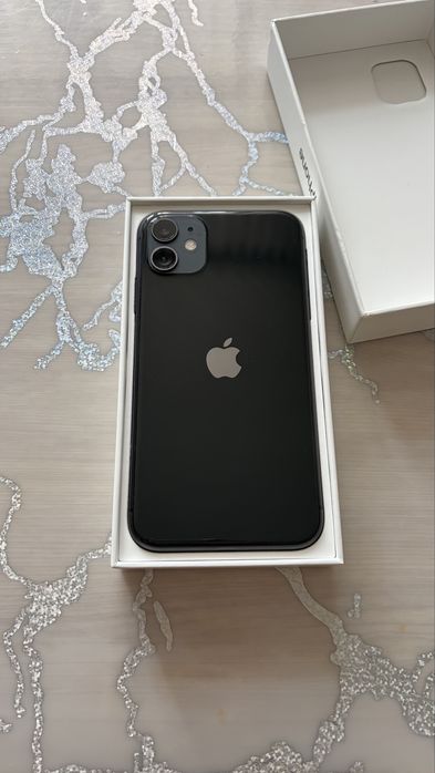 продам айфон 11.