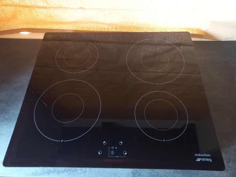 Plită incorporabilă pe inducție Smeg
