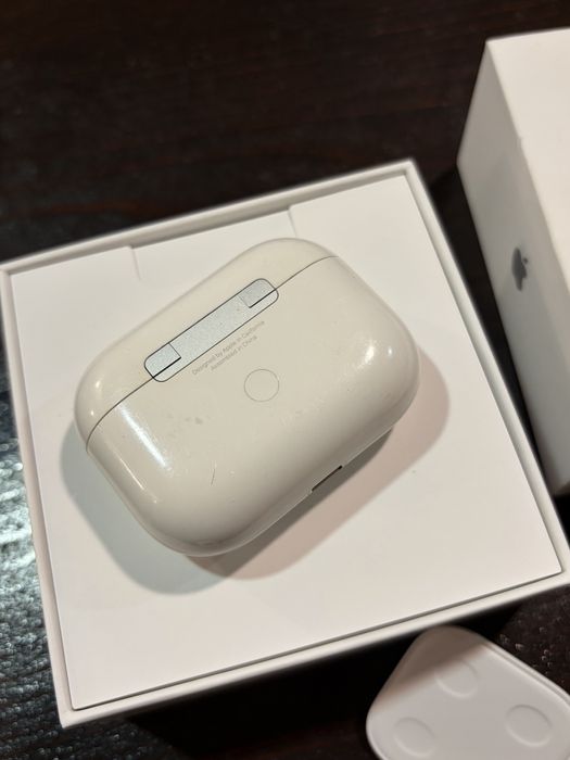 Apple AirPods Pro (прочети описанието)