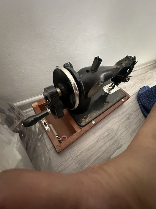 Продам швейную ручную машинку