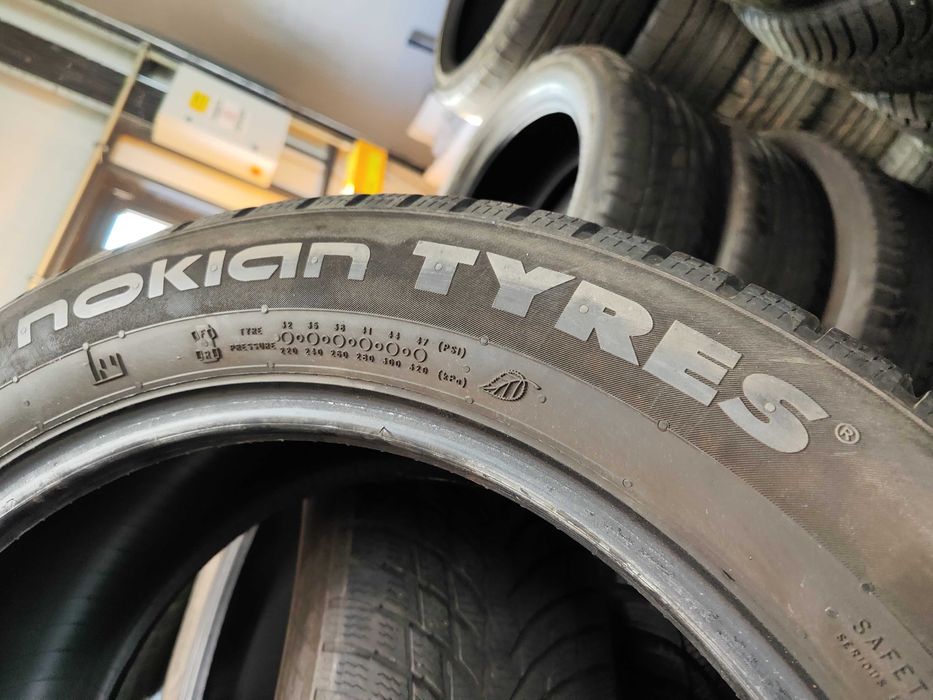 2бр.зимни гуми 215/55/17 Nokian