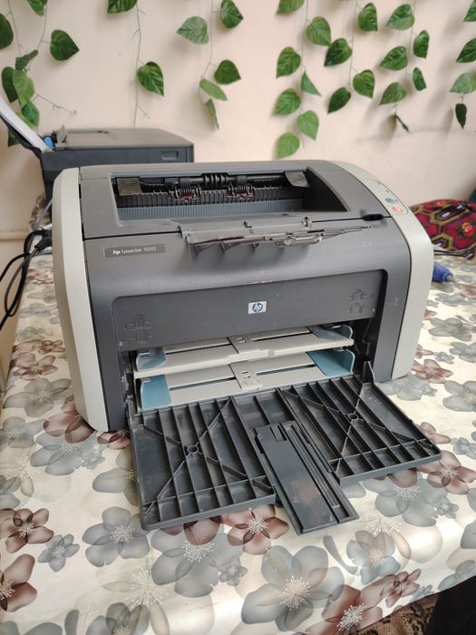 HP lastjet qora oq printer sotiladi