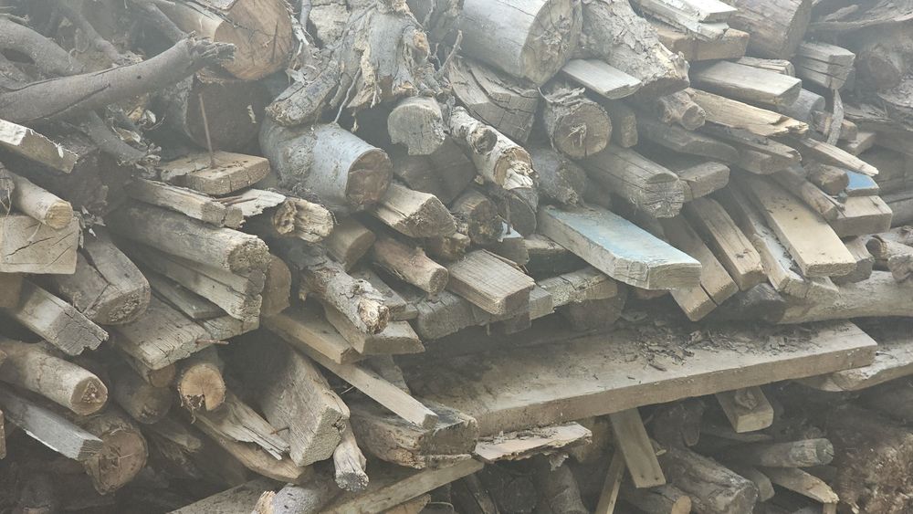 Утин  сотилади.  Хар хил тахта ва мевалик дарахтлар