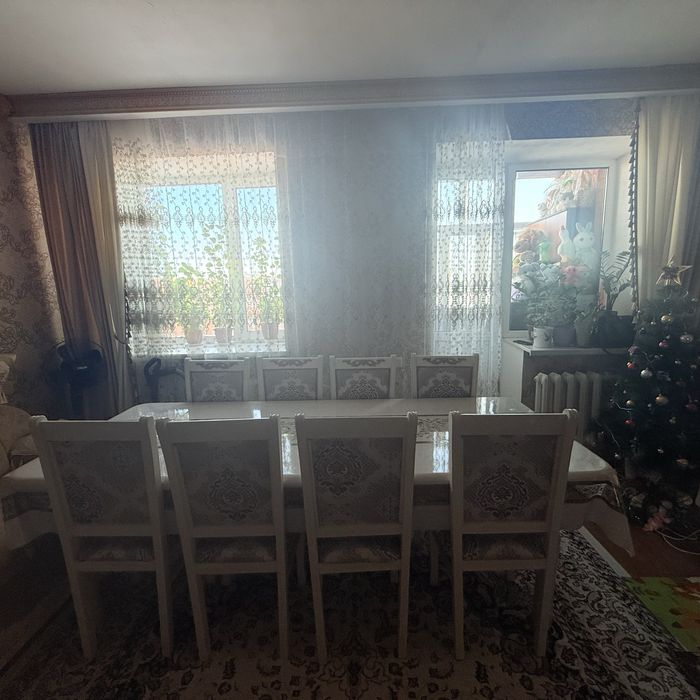 Стол для гостиной