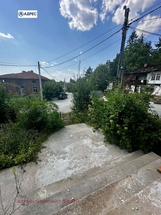 Къща в Ловеч, област-с.Гумощник площ 170 цена 55000