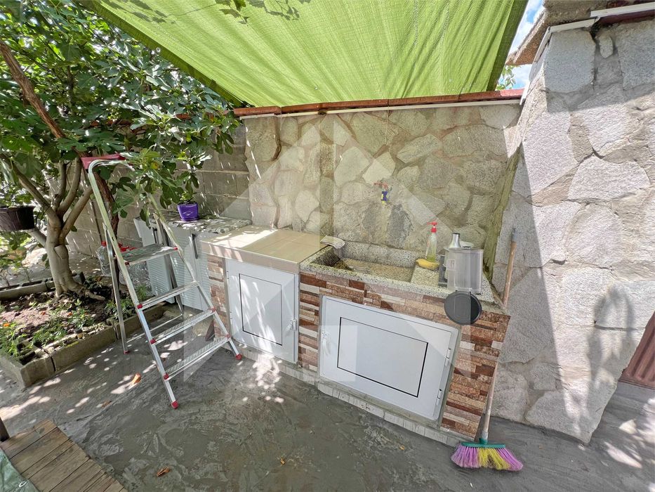 Продава еднофамилна, едноетажна къща в с. Средня (Шумен). ТОП имот!