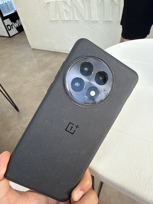 One plus 13 12GB 256GB