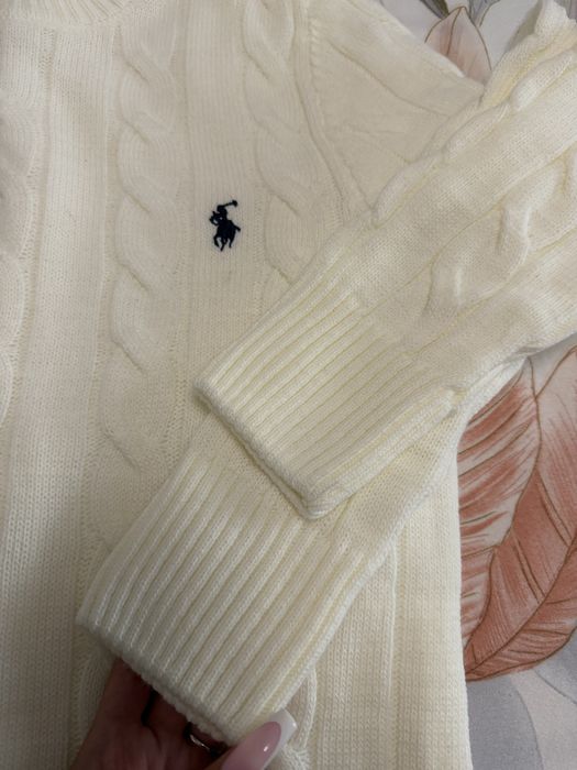 Бял пуловер на Polo