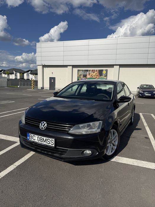 VOLKSWAGEN Jetta