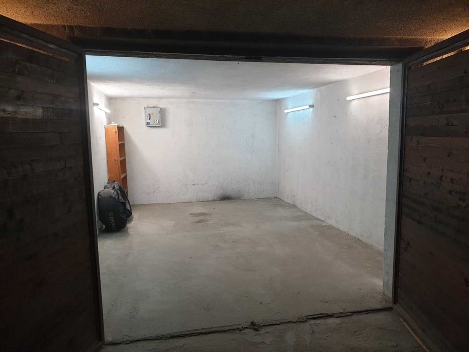 Дава се под наем Гараж / Паркомясто в София, Център - 18 кв.м за 142.8 € - Снимка #1