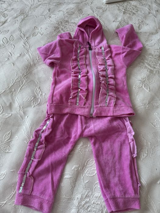 Много детской одежды