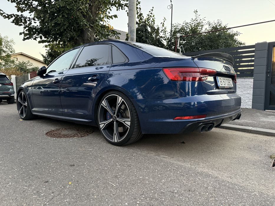 Audi A4 B9  S-line quattro