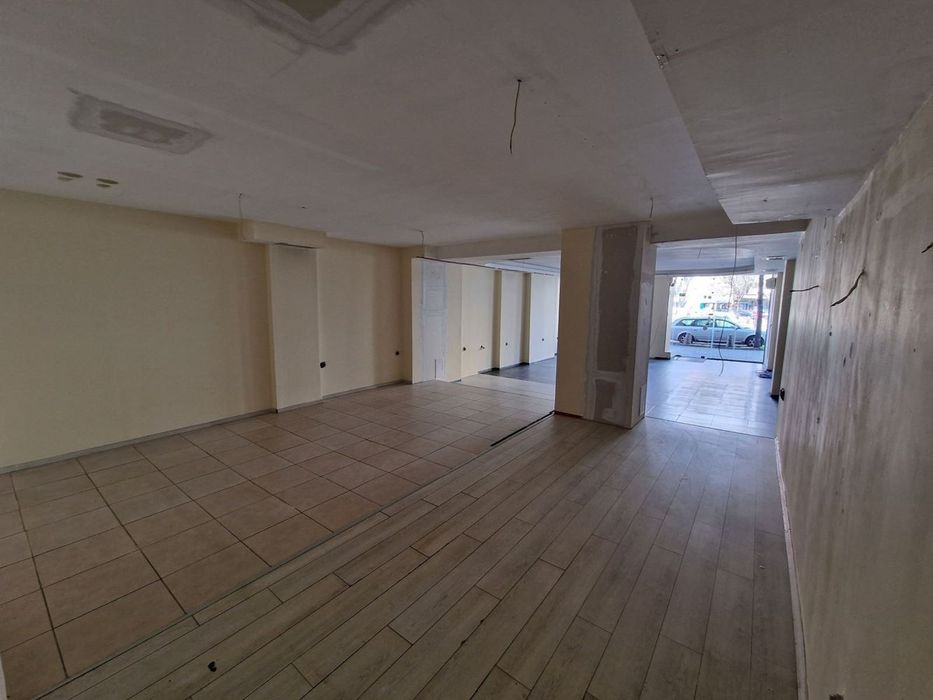 ТОП център до Сердика – 160 кв.м, 6.5м витрина, готово за ресторант и