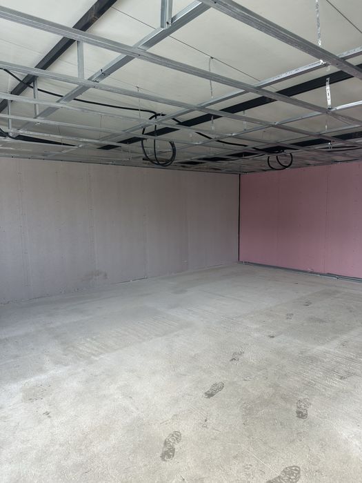 Vand Case pe strucura metalica 100x100