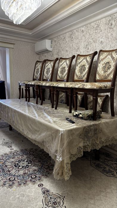 12 ta stulli katta stol komplekti sotiladi
