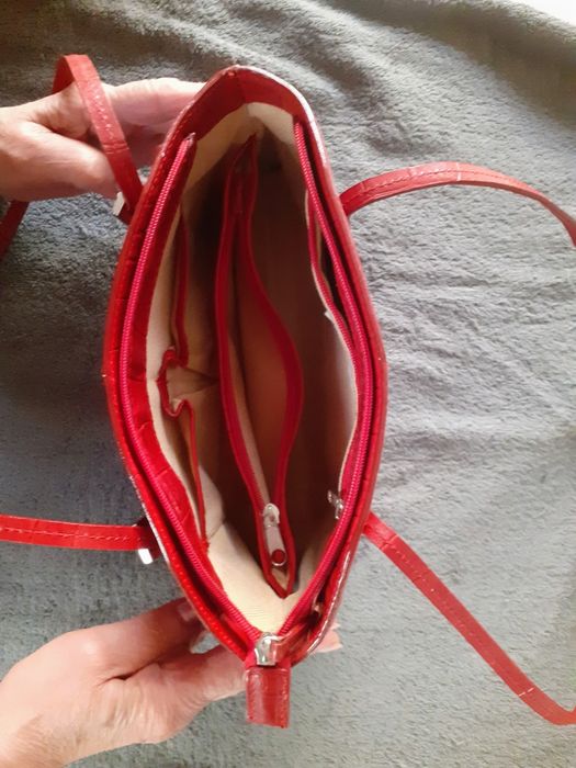 Кожена червена чанта, нова, красива