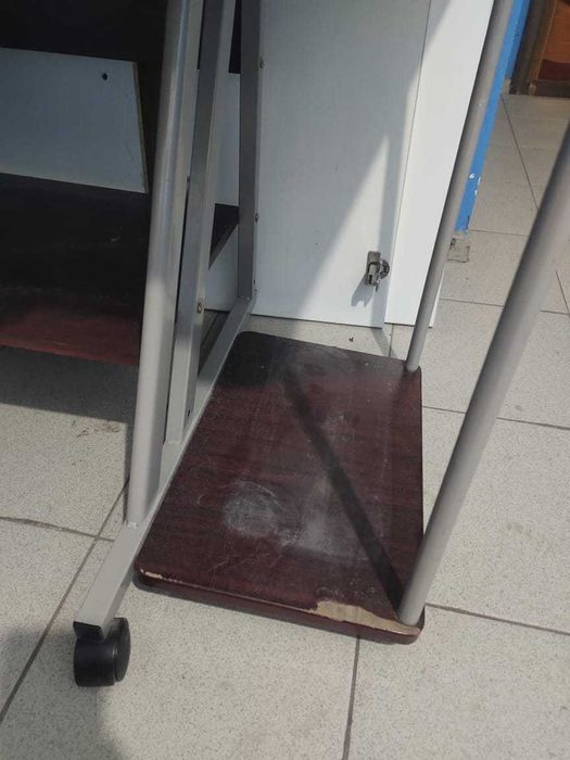 Рабочий стол, стол для компьютера