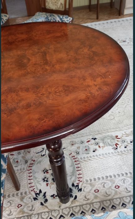 Гостиный стол продам срочно