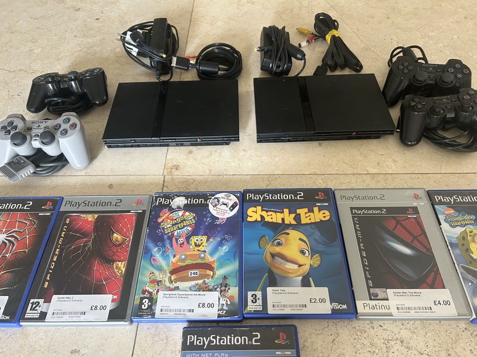 Vand doua PlayStation 2 / ps2