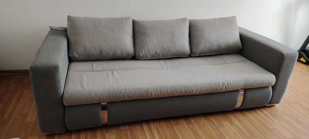 Vând canapea extensibila Laguna